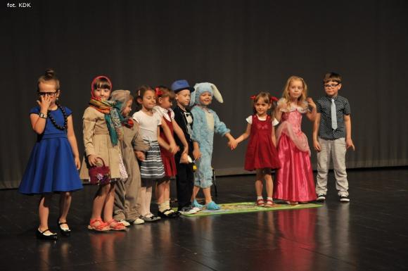 Przedszkolaki na scenie. Pierwszy dzień Łapy