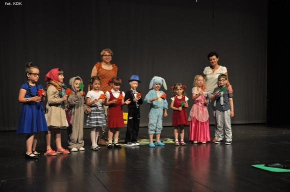 Przedszkolaki na scenie. Pierwszy dzień Łapy