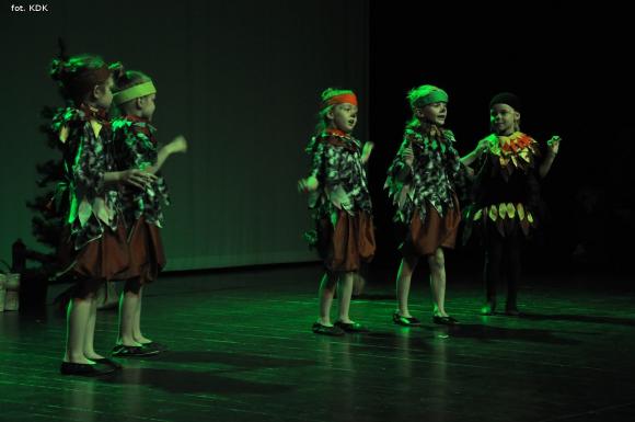 Przedszkolaki na scenie. Pierwszy dzień Łapy