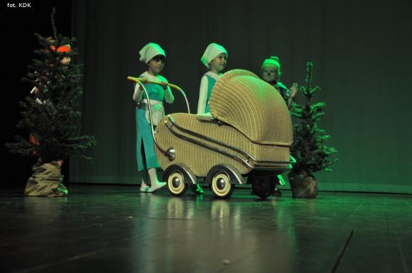 Przedszkolaki na scenie. Pierwszy dzień Łapy