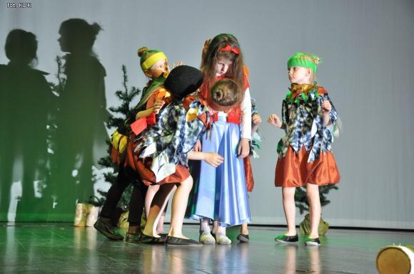 Przedszkolaki na scenie. Pierwszy dzień Łapy