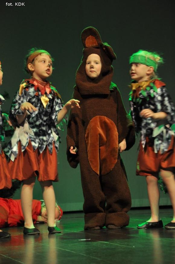 Przedszkolaki na scenie. Pierwszy dzień Łapy