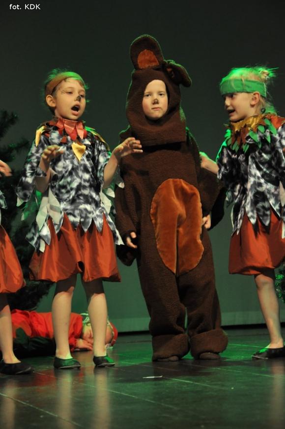 Przedszkolaki na scenie. Pierwszy dzień Łapy