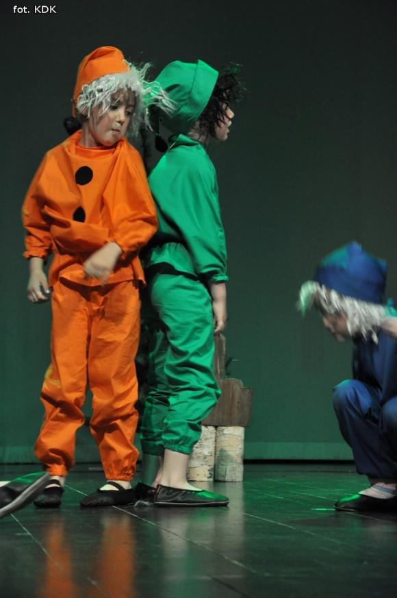 Przedszkolaki na scenie. Pierwszy dzień Łapy