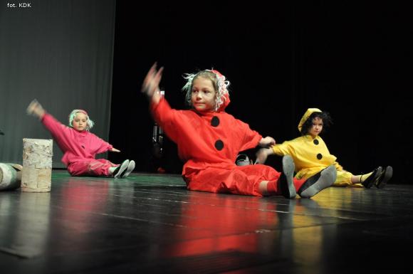 Przedszkolaki na scenie. Pierwszy dzień Łapy