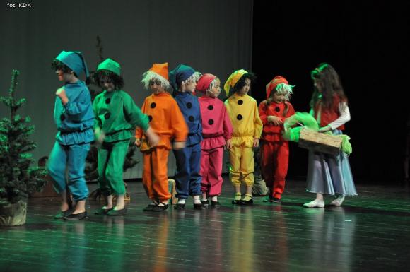 Przedszkolaki na scenie. Pierwszy dzień Łapy