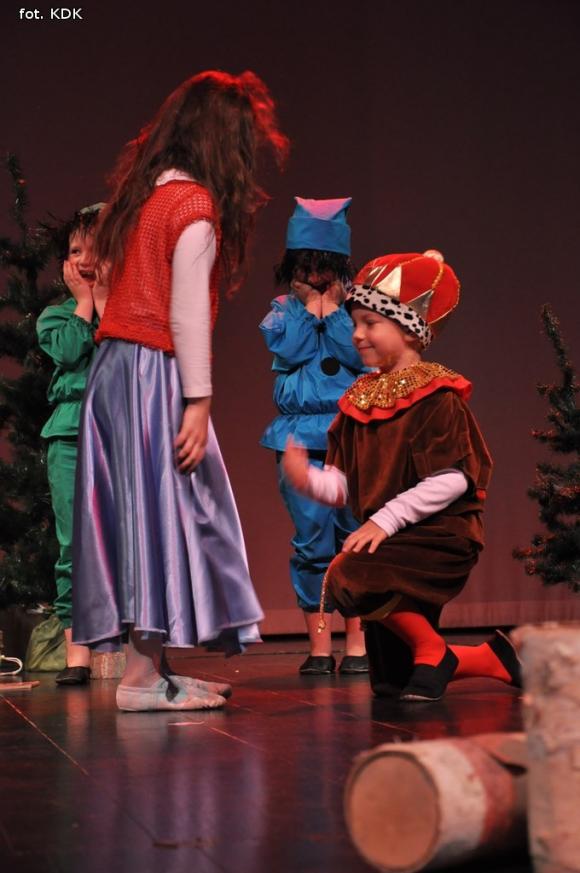 Przedszkolaki na scenie. Pierwszy dzień Łapy