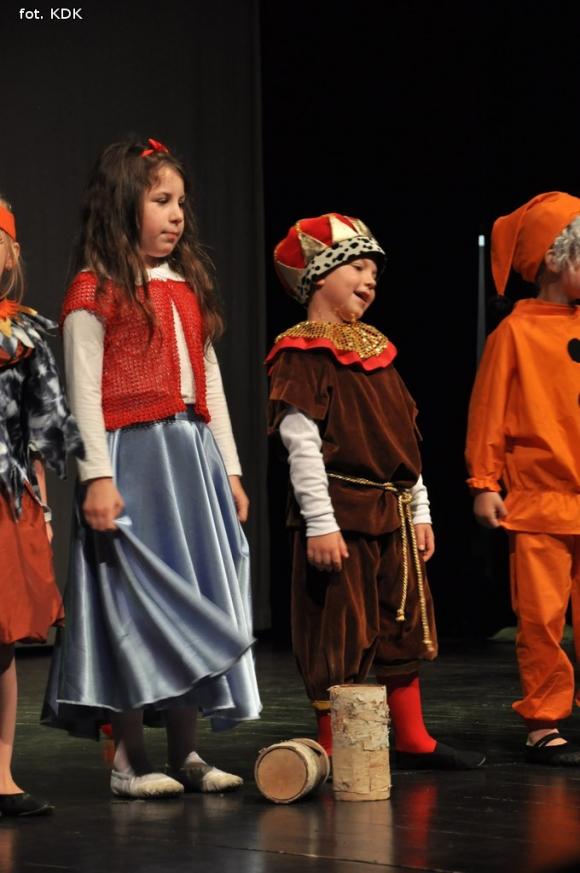 Przedszkolaki na scenie. Pierwszy dzień Łapy