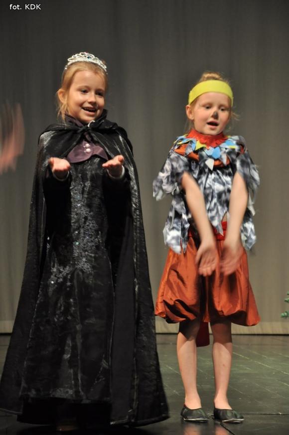 Przedszkolaki na scenie. Pierwszy dzień Łapy