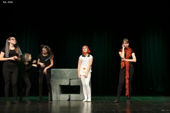 Ostatni dzień przeglądu teatralnego w domu kultury