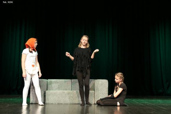 Ostatni dzień przeglądu teatralnego w domu kultury