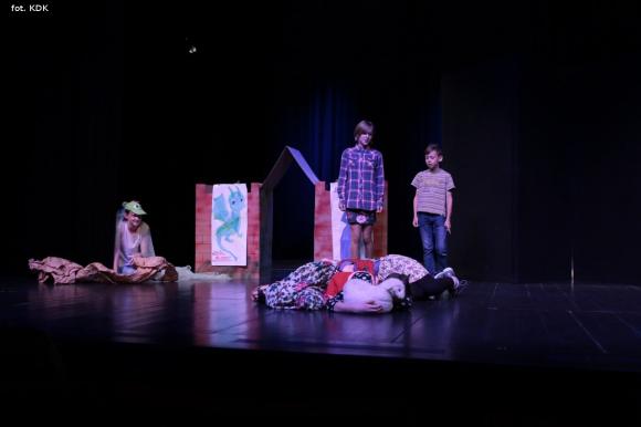 Ostatni dzień przeglądu teatralnego w domu kultury