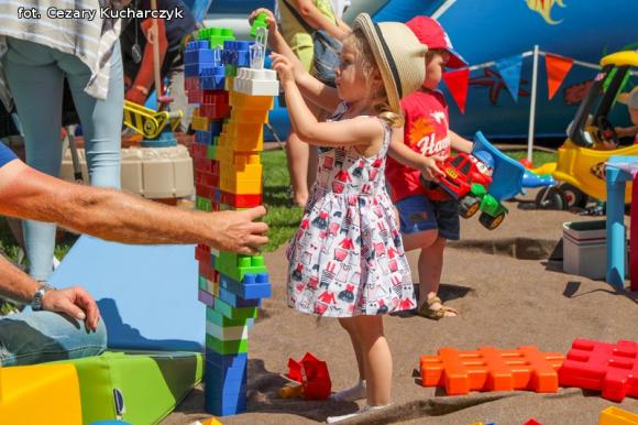 Cezar-Foto: Rodzinny Zawrót Głowy na Dzień Dziecka w Kutnie