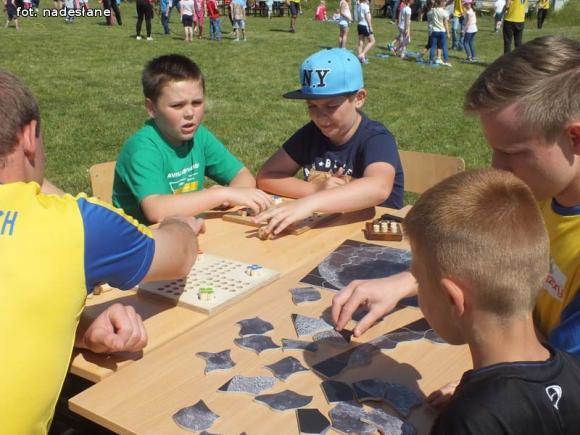 Młody Obywatel na Sportowo w Zespole Szkół nr 4. Gry i Zabawy na Azorach