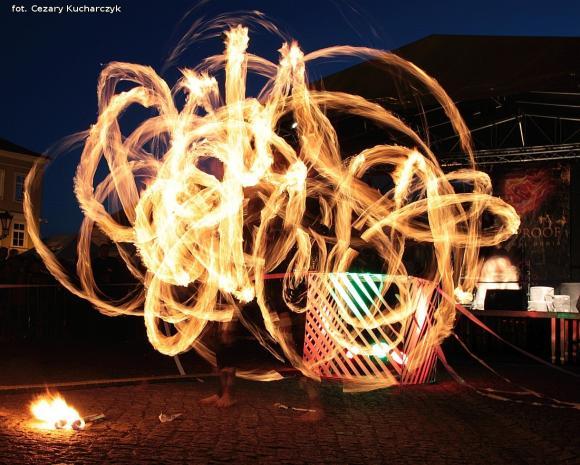 VII Festiwal Ognia FIREPROOF. Jelonek, warsztaty kuglarskie, pokazy konkursowe