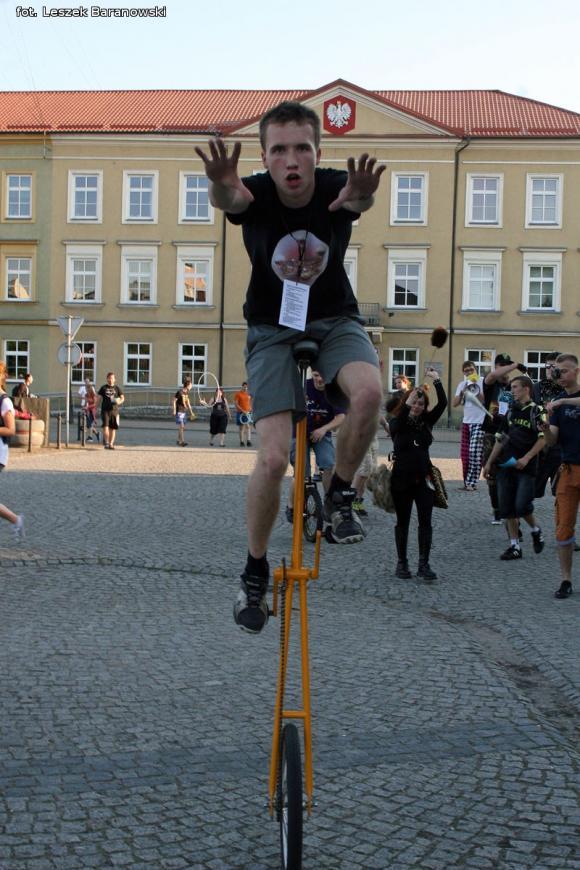 VII Festiwal Ognia FIREPROOF. Jelonek, warsztaty kuglarskie, pokazy konkursowe