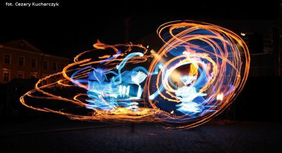 VII Festiwal Ognia FIREPROOF. Jelonek, warsztaty kuglarskie, pokazy konkursowe