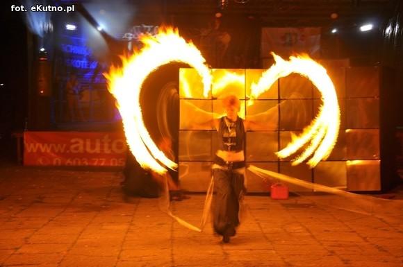 VII Festiwal Ognia FIREPROOF. Jelonek, warsztaty kuglarskie, pokazy konkursowe