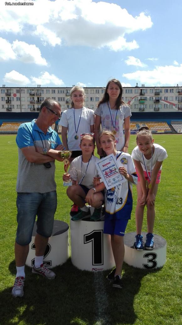 Mistrzostwa Powiatu w Trójboju Lekkoatletycznym Klas Czwartych wygrawa 