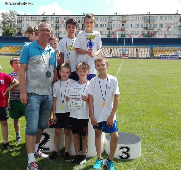 Mistrzostwa Powiatu w Trójboju Lekkoatletycznym Klas Czwartych wygrawa 