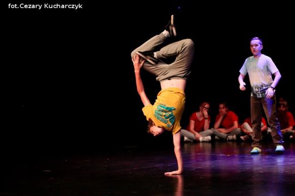 Arystyczny pokaz umiejętności dzieci i młodzieży z sekcji KDK