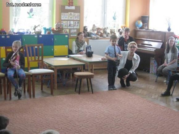 W krainie dźwięków, słów i barw w 