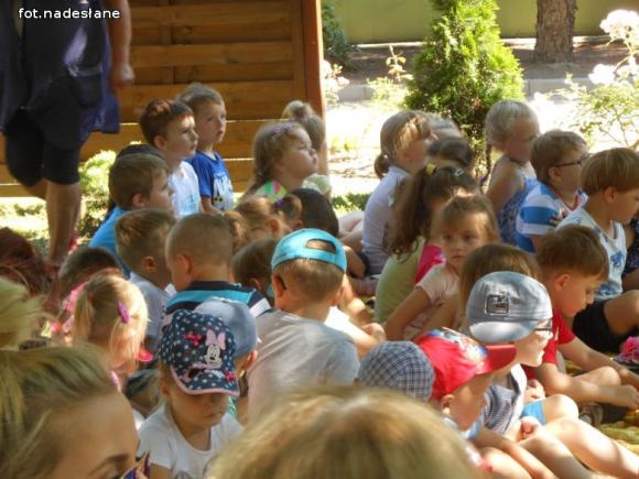 Przedszkolaki spotkały się z rzeźbiarzami