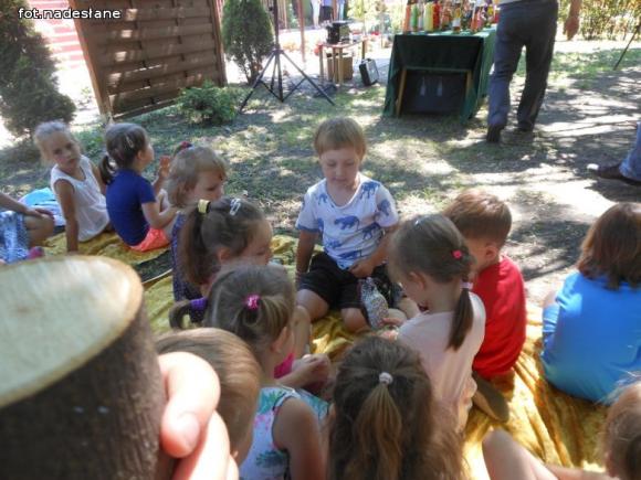 Przedszkolaki spotkały się z rzeźbiarzami