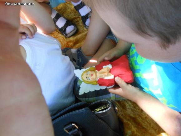 Przedszkolaki spotkały się z rzeźbiarzami