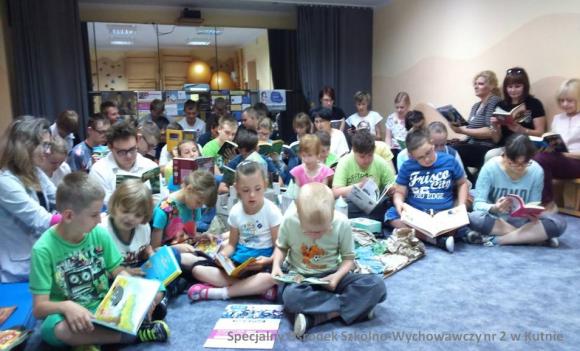 Padł rekord powiatu kutnowskiego w ilości osób czytających jednocześnie - 2004 osoby