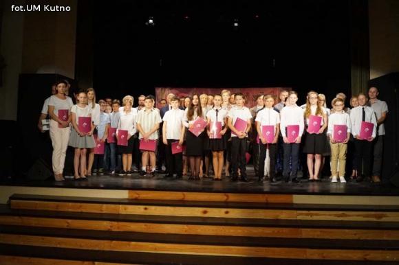 Prezydent nagrodził uczniów z kutnowskich szkół