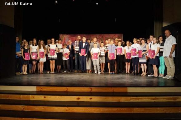 Prezydent nagrodził uczniów z kutnowskich szkół