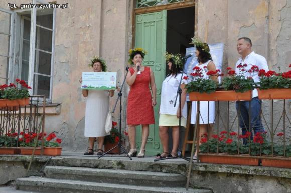 Relacja: Wianki Dworskie w Dobrzelinie powitały lato na miarę Europy