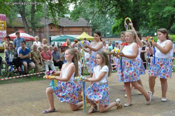 Relacja: Wianki Dworskie w Dobrzelinie powitały lato na miarę Europy
