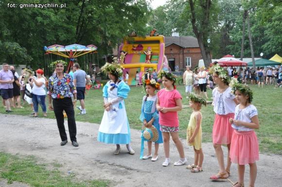 Relacja: Wianki Dworskie w Dobrzelinie powitały lato na miarę Europy