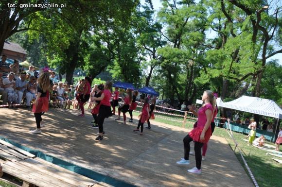Relacja: Wianki Dworskie w Dobrzelinie powitały lato na miarę Europy