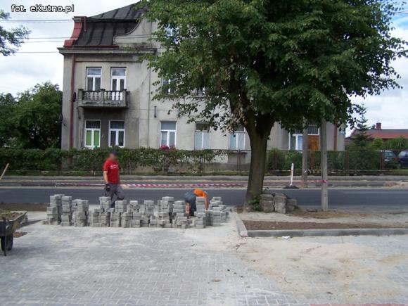 Czytelnicy pytają: Kiedy budowa chodników na Chodkiewicza?