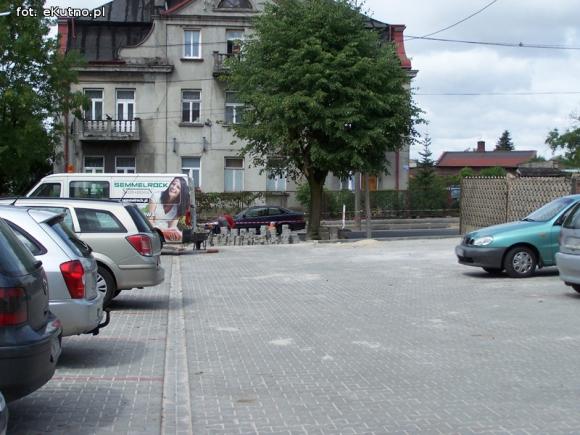 Czytelnicy pytają: Kiedy budowa chodników na Chodkiewicza?