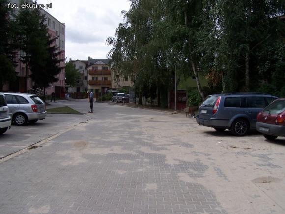 Czytelnicy pytają: Kiedy budowa chodników na Chodkiewicza?