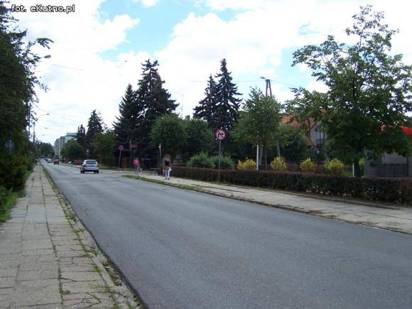 Czytelnicy pytają: Kiedy budowa chodników na Chodkiewicza?