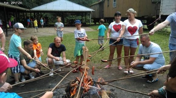 Mali tancerze ludowi z Kutna na pracowitych wakacjach