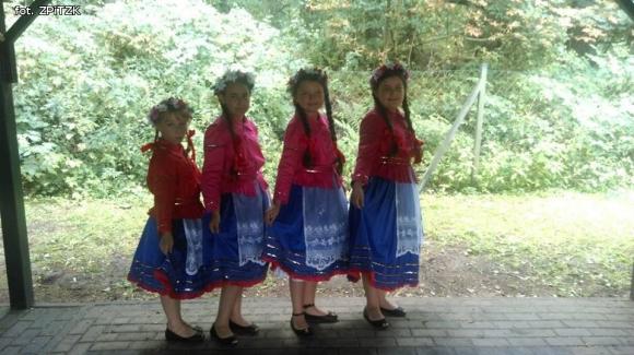 Mali tancerze ludowi z Kutna na pracowitych wakacjach