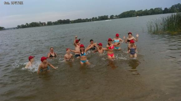 Mali tancerze ludowi z Kutna na pracowitych wakacjach