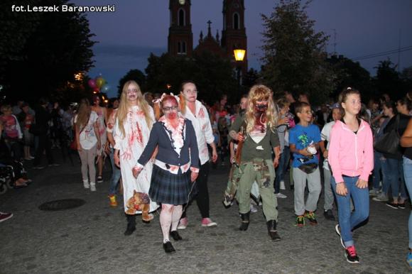 Kino pod fontanną otwarte i zombie na Królewskiej