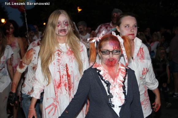 Kino pod fontanną otwarte i zombie na Królewskiej