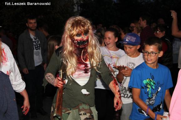 Kino pod fontanną otwarte i zombie na Królewskiej