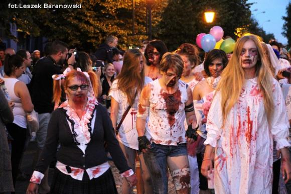 Kino pod fontanną otwarte i zombie na Królewskiej