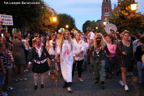 Kino pod fontanną otwarte i zombie na Królewskiej