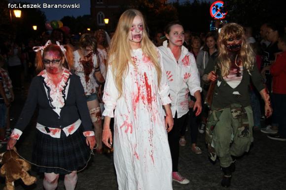 Kino pod fontanną otwarte i zombie na Królewskiej