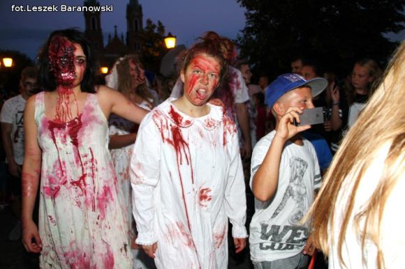 Kino pod fontanną otwarte i zombie na Królewskiej